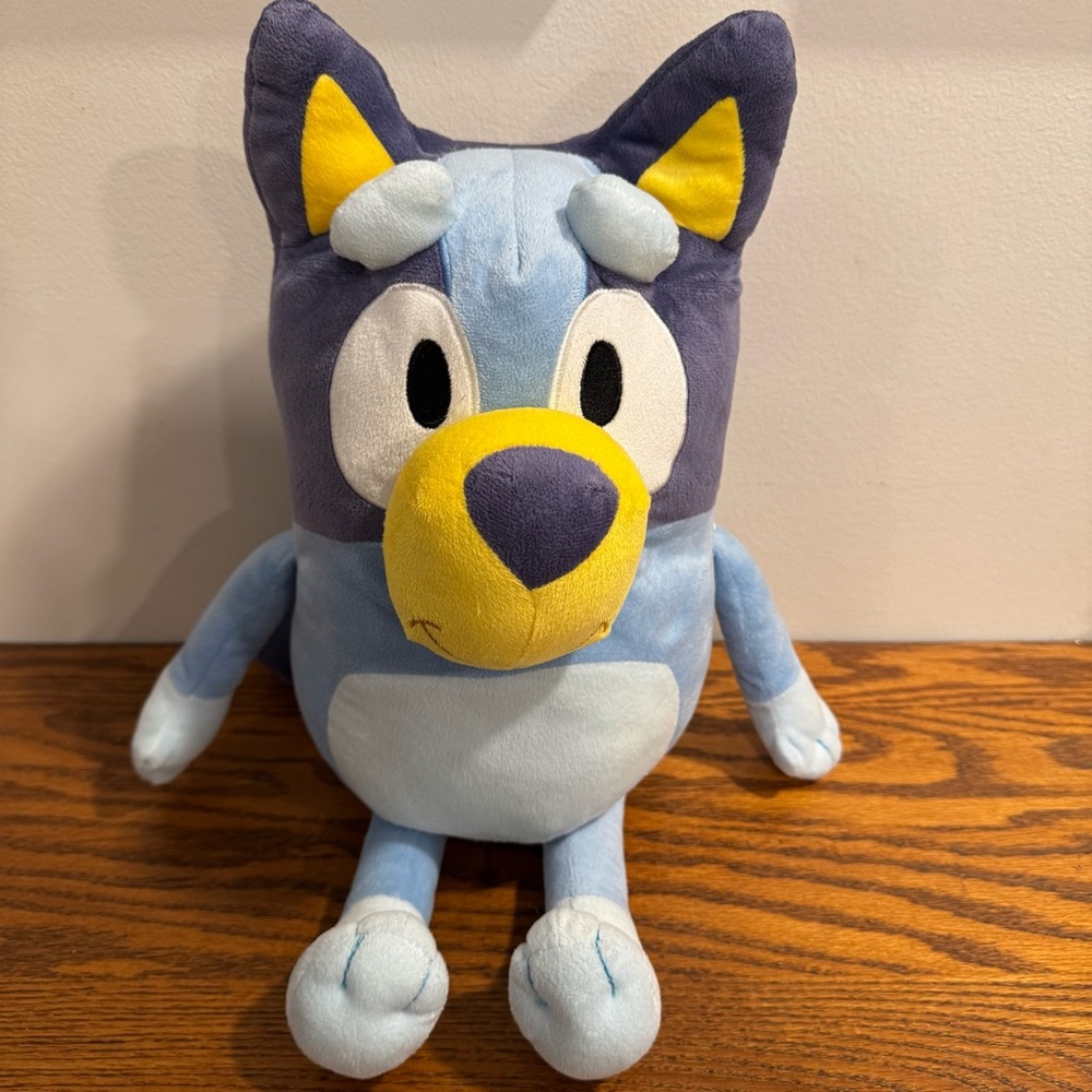 EUC 2018 Plush Bluey Stuffed Animal 18" Large Stuffy Puppy Dog Disney Cartoon